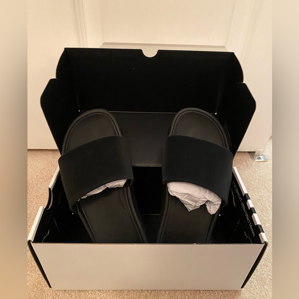 Lululemon NWT Restfeel Women’s Slides